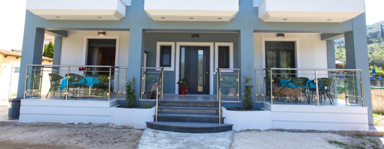 Moonline Maisonettes & Apartments Parga Exterior photo